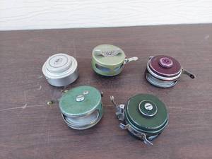lot 5657 image: 5 fishing reels