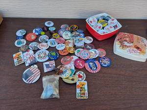 lot 5661 image: assorted button pins