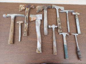 lot 5696 image: assorted hammers and Hatchets