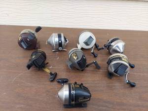 lot 5718 image: 8 Zebco reels