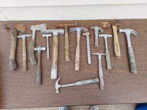lot 5737 image: assorted hammers