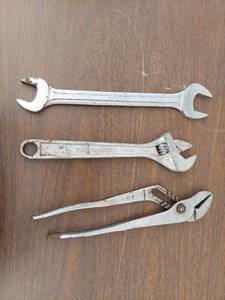lot 5747 image: wrenches and plier