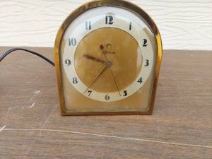 lot 5749 image: Telechron clock