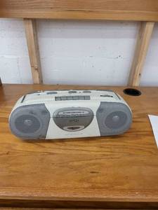 lot 4554 image: GPX radio cassette player needs cord