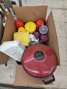lot 4558 image: lot of kitchenware