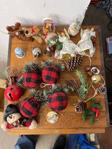 lot 9768 image: Christmas lot