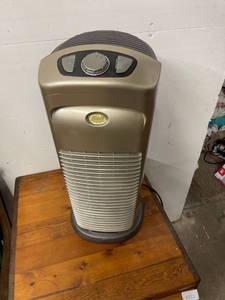 lot 9773 image: working hunter air purifier