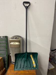 lot 9774 image: snow shovel