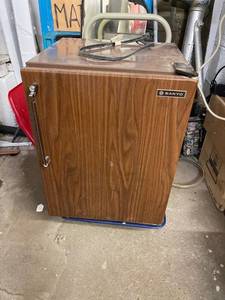 lot 9775 image: working mini fridge