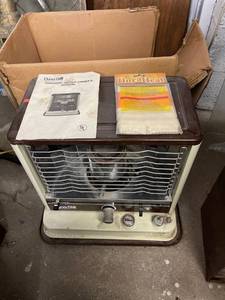 lot 9782 image: working dyna glo kerosene heater