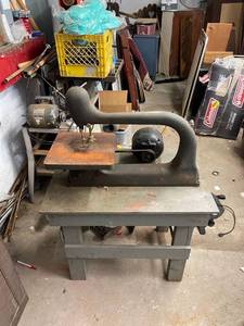lot 9786 image: working darra James scroll saw