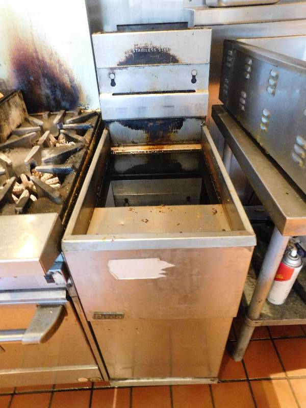 lot 1392 image: Pitco 35# Fryer