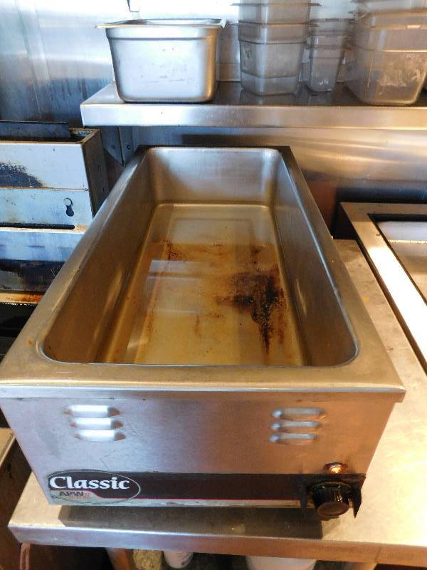 lot 1396 image: APW Wyatt Countertop 4-3 Warmer
