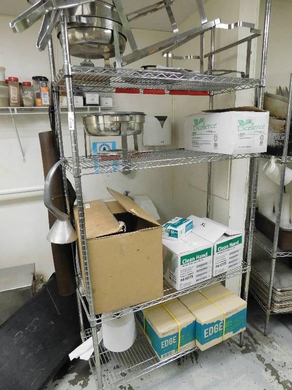 lot 1423 image: Metro Shelving