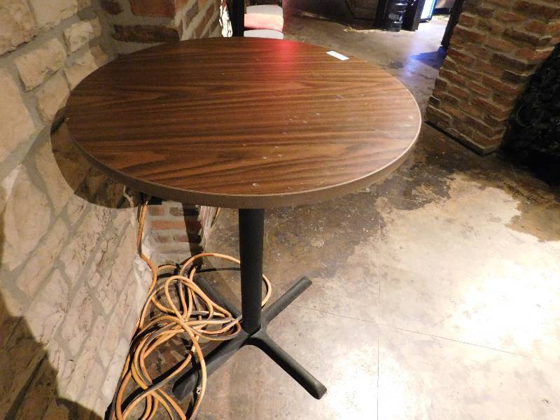 lot 1430 image: High Top Table