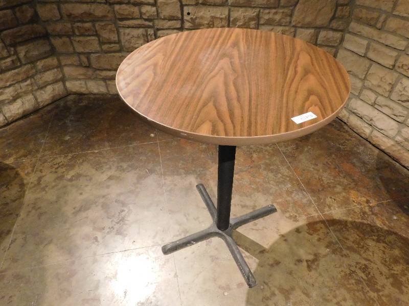 lot 1431 image: High Top Table