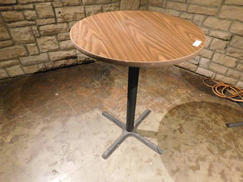 lot 1432 image: High Top Table