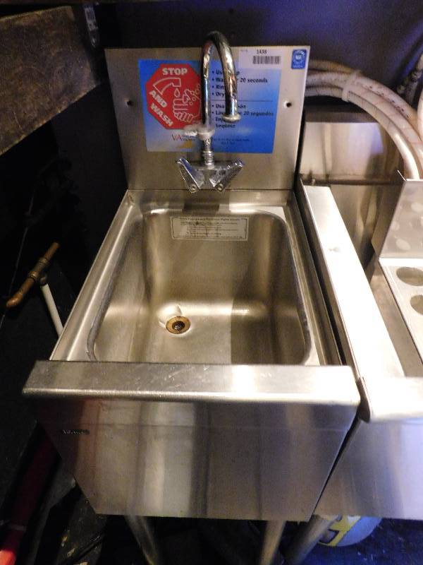 lot 1438 image: Free Standing Hand Sink