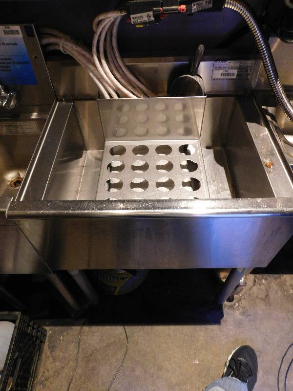 lot 1439 image: Eagle Ice Well W Cold Plate
