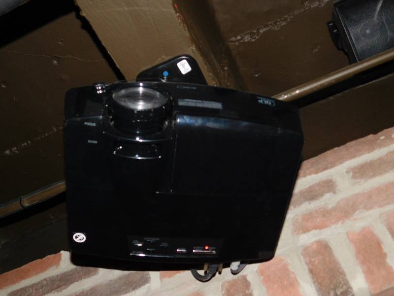 lot 1441 image: Mitsubishi Projector