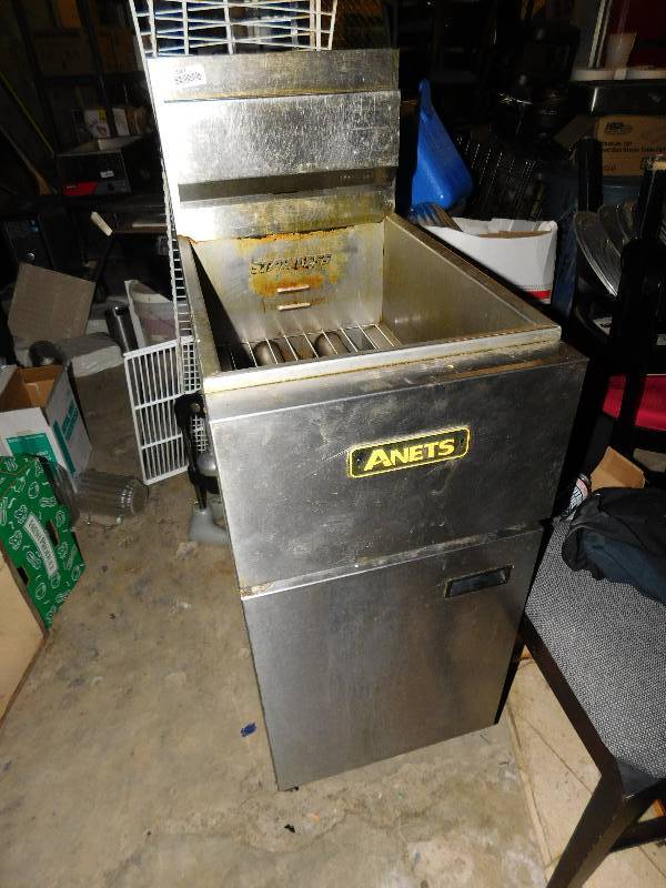 lot 1467 image: Anets Fryer