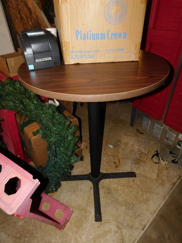 lot 1479 image: Table