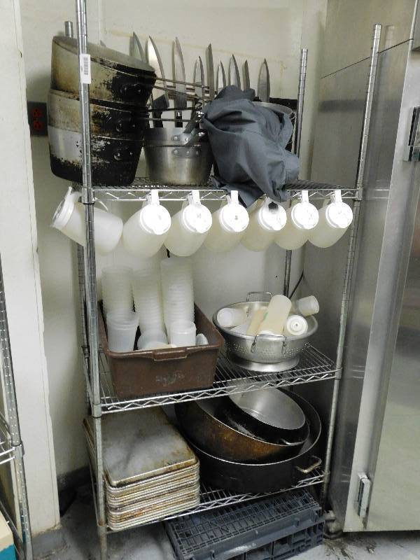 lot 1487 image: Metro Shelf