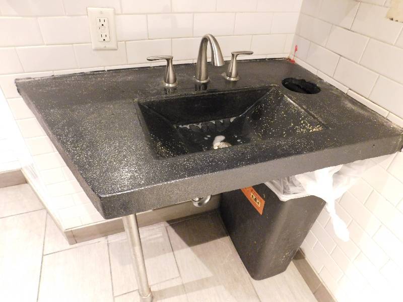 lot 1489 image: Sink Basin