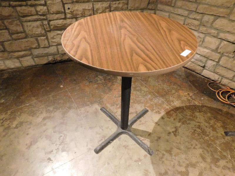lot 1433B image: High Top Table