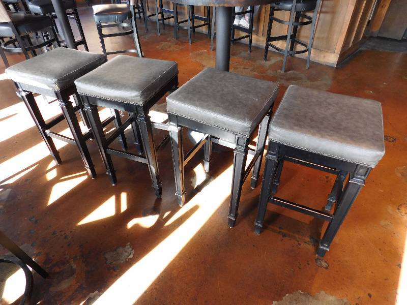lot 1451B image: Bar Stools