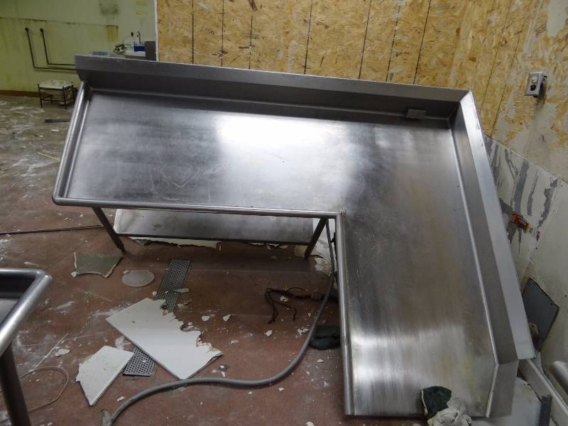 lot 2634 image: Fully Stainless Clean Side L-Shaped Dish Washing Area
