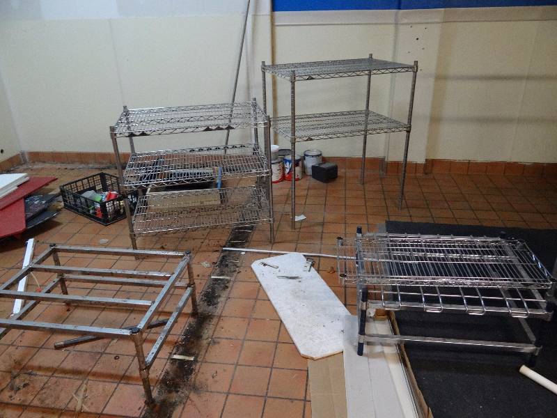 lot 2651 image: Lot of Mixed Sized Metro Shelving