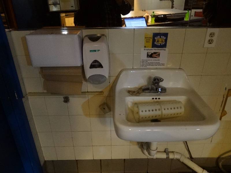 lot 2661 image: Full Hand Washing Station