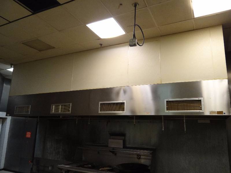 lot 2667 image: Yong Xin Commercial Kitchen Exhaust Hood With Ansul And Fresh Air Return Behind Unit