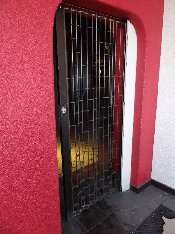 lot 2680 image: Rolling Lockable Gate