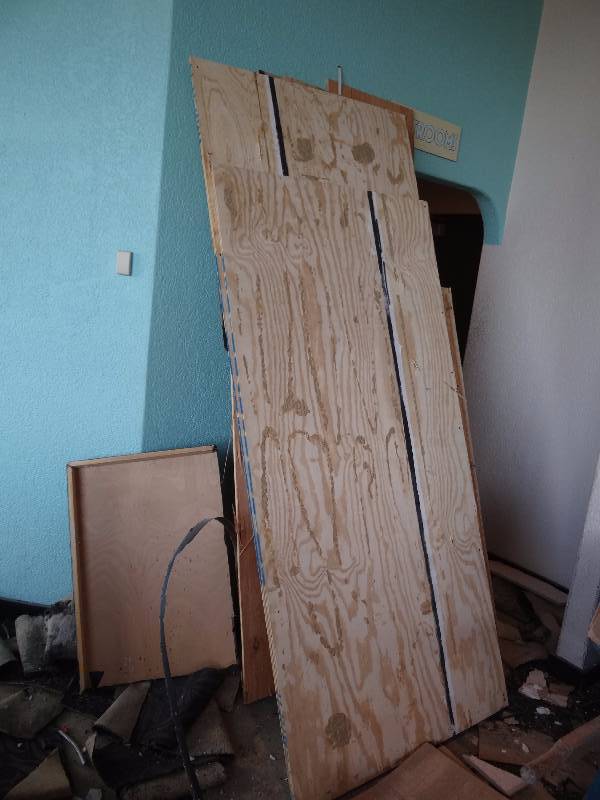 lot 2681 image: Lot of Various Size Plywood Sheets