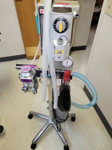 lot 5930 image: Isotec Veterinary Anesthesia Workstation