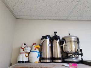 lot 5938 image: Lot of 5 items 2 Cookie Jars and 3 Hot Pots