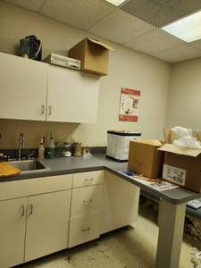 lot 37422 image: Contents of Room