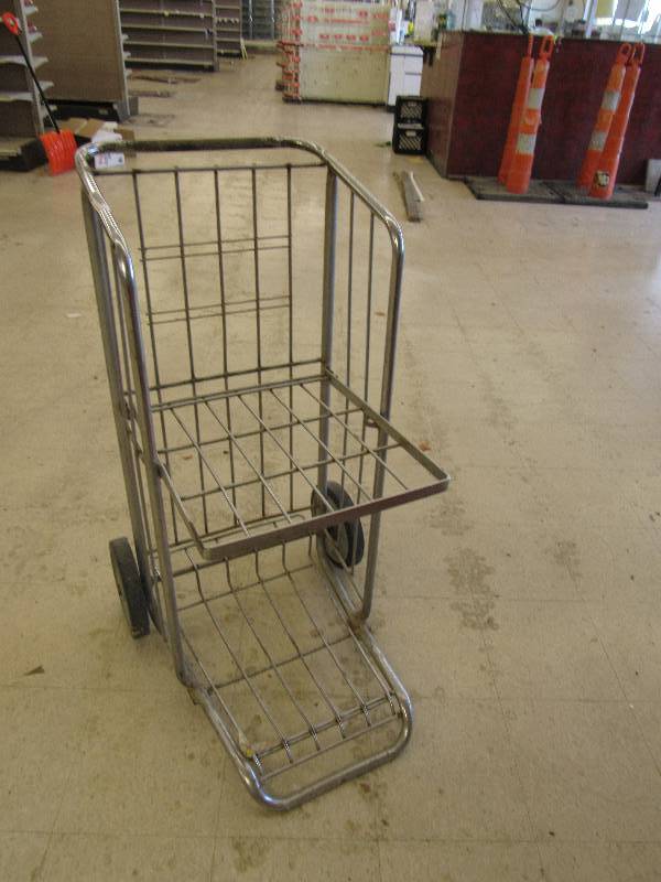 lot 341 image: Metal Wire Mail Cart On Casters