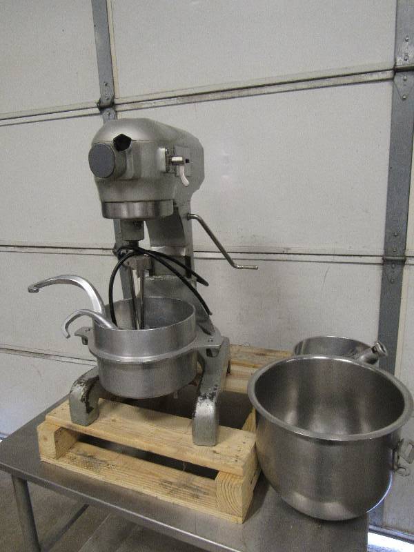 lot 175 image: Hobart 20Qt Mixer With Bowl And Attachments