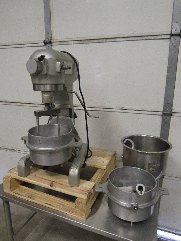 lot 176 image: Hobart 20Qt Mixer With Bowl And Attachments