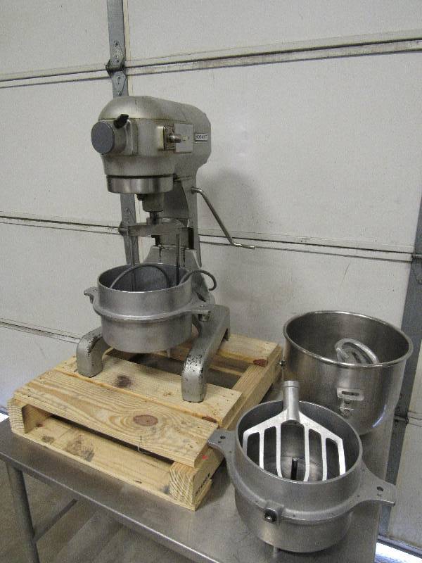 lot 177 image: Hobart 20Qt Mixer With Bowl And Attachments