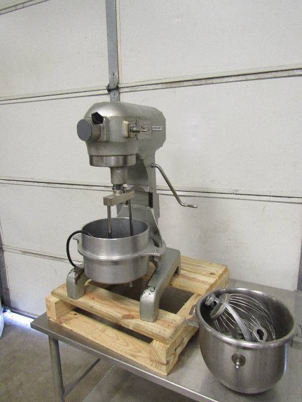 lot 178 image: Hobart 20Qt Mixer With Bowl And Attachments