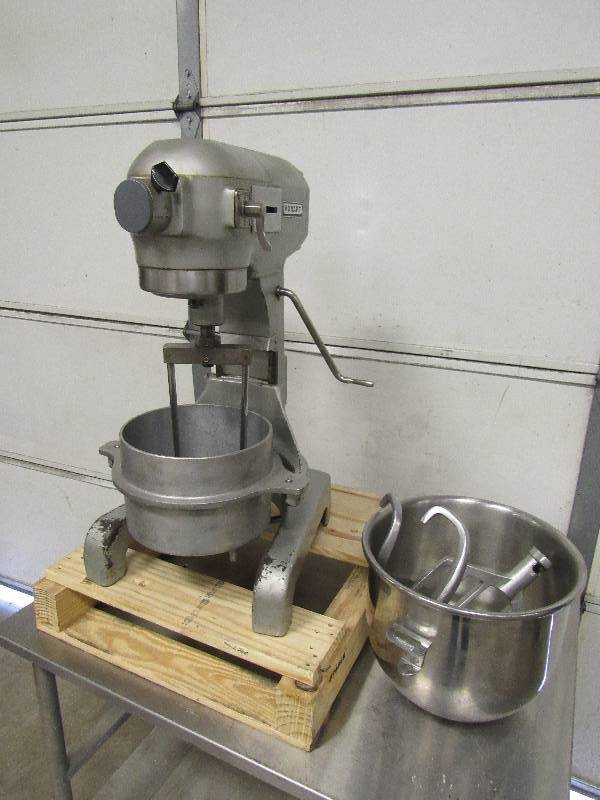 lot 179 image: Hobart 20Qt Mixer With Bowl And Attachments