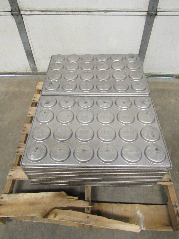 lot 184 image: Lot Of (10) 4 Round Bun Pans