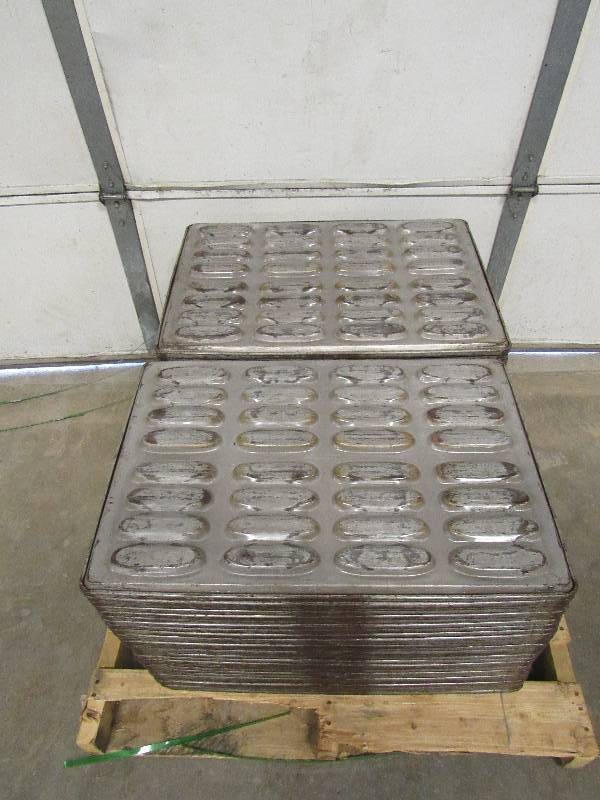 lot 187 image: Lot Of (10) Hot Dog Style Bun Pans