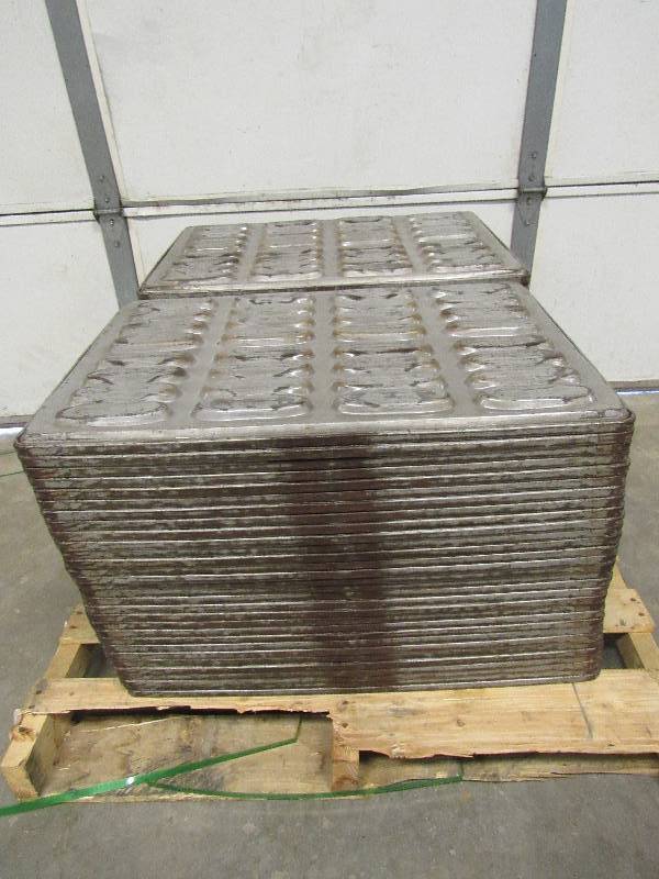 lot 190 image: Lot Of (10) Hot Dog Style Bun Pans