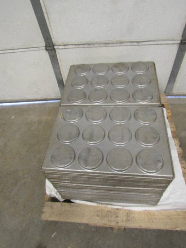 lot 194 image: Lot Of (10) 5 Round Bun Pans