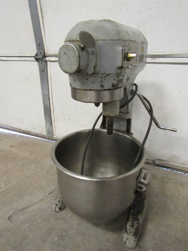 lot 605 image: Hobart 20Qt Mixer With Bowl (Missing Attachments)